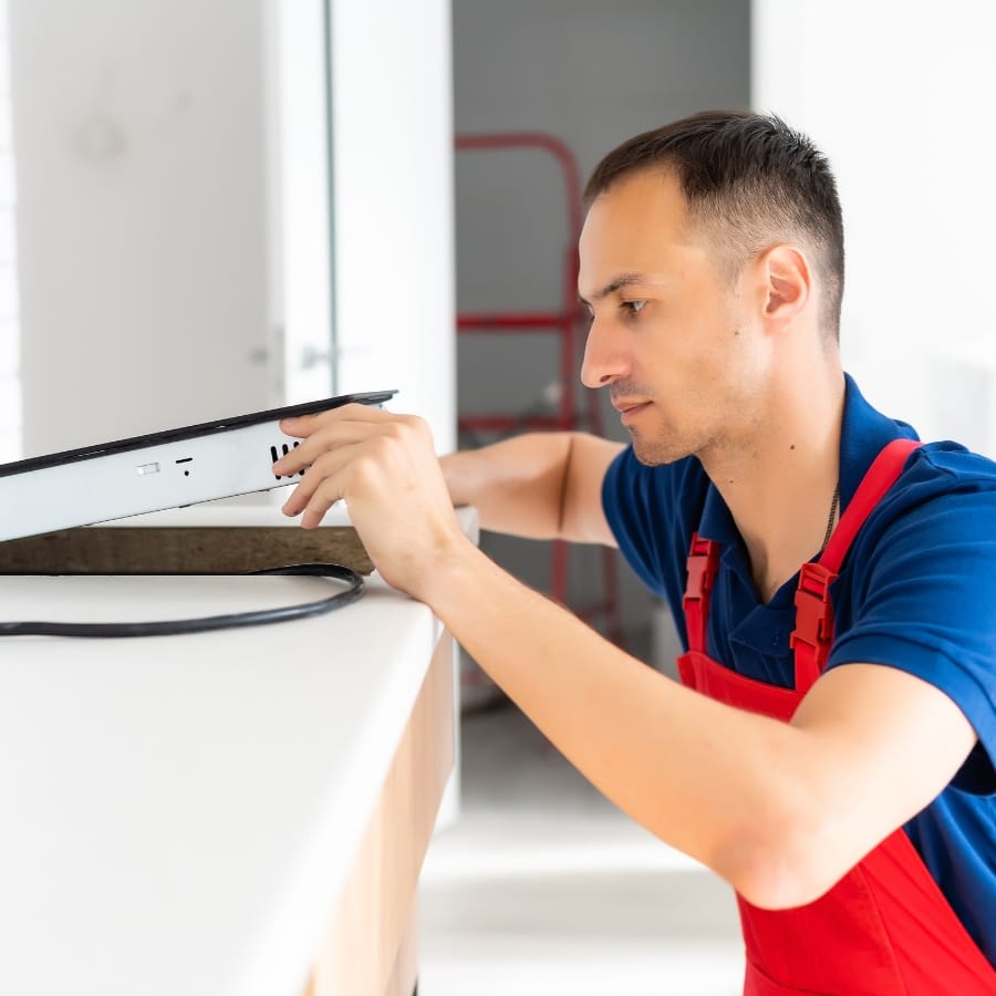 4 bí quyết chọn đơn vị sửa bếp từ tại nhà uy tín và chất lượng