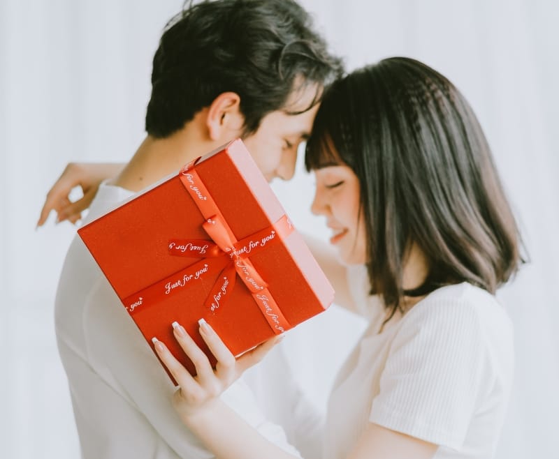 Quà Valentine trắng độc đáo và ý nghĩa tặng chàng