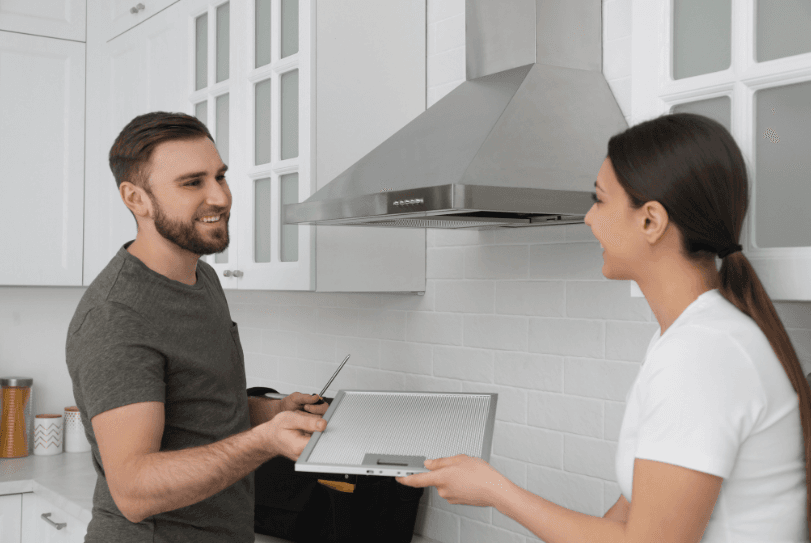 Vị trí lắp đặt máy hút mùi phù hợp giúp căn bếp thông thoáng và hài hòa
