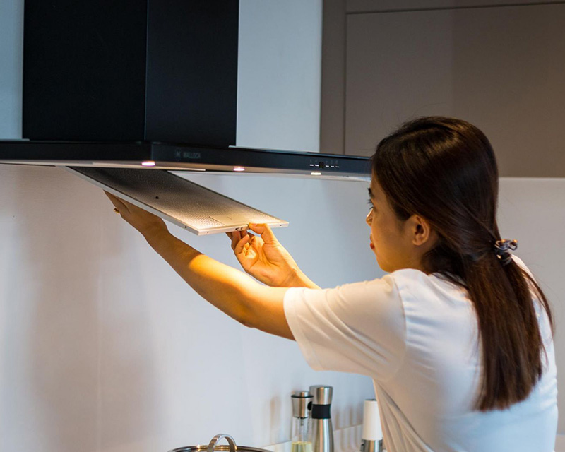Tại sao vệ sinh máy hút mùi là việc không thể bỏ qua?